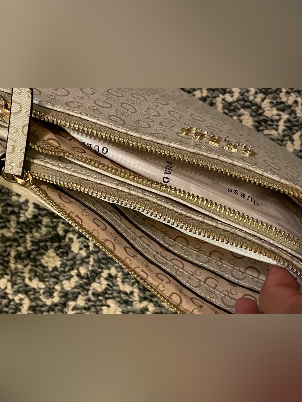GUESS Purse - Picture 5 of 6